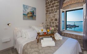 Seafront Apartment In Historical Cippico Castle