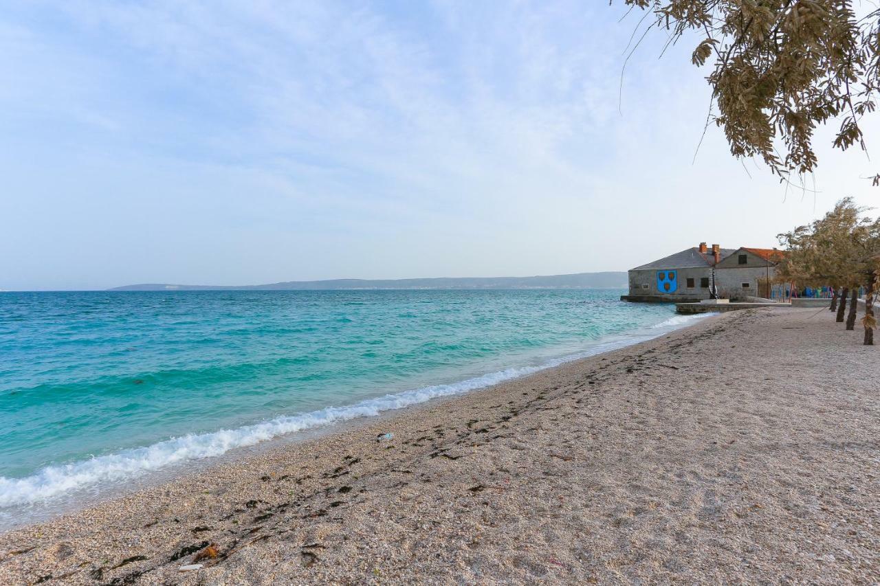 Seafront Apartment In Historical Cippico Castle Kastela Exterior photo