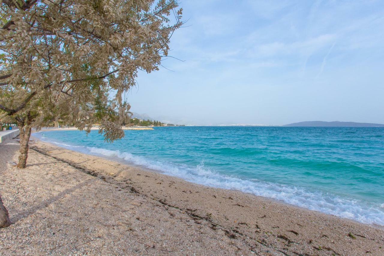 Seafront Apartment In Historical Cippico Castle Kastela Exterior photo